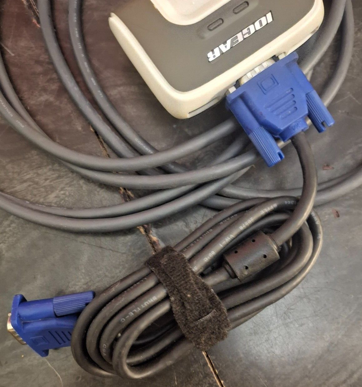 IOGEAR 2-Port KVM Switch GCS632U w/ Iogear 2-Port VGA Video Splitter GVS62