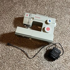 Singer Heavy Duty Sewing Machine Model 4452 G...