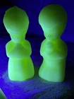 VTG Fenton Set of 2 Custard Uranium Praying Boy & Girl precious Moments, GLOW!!!