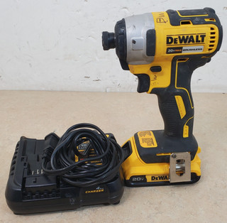Dewalt Brushless Cordless 1/4" Impact Driver DCF787 DCB203