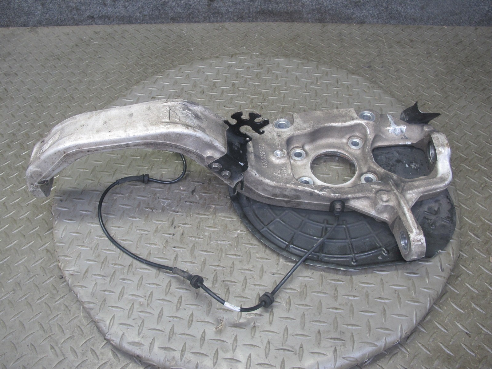 2017-2020 MASERATI LEVANTE M161 AWD FRONT LEFT DRIVER SIDE SPINDLE KNUCKLE