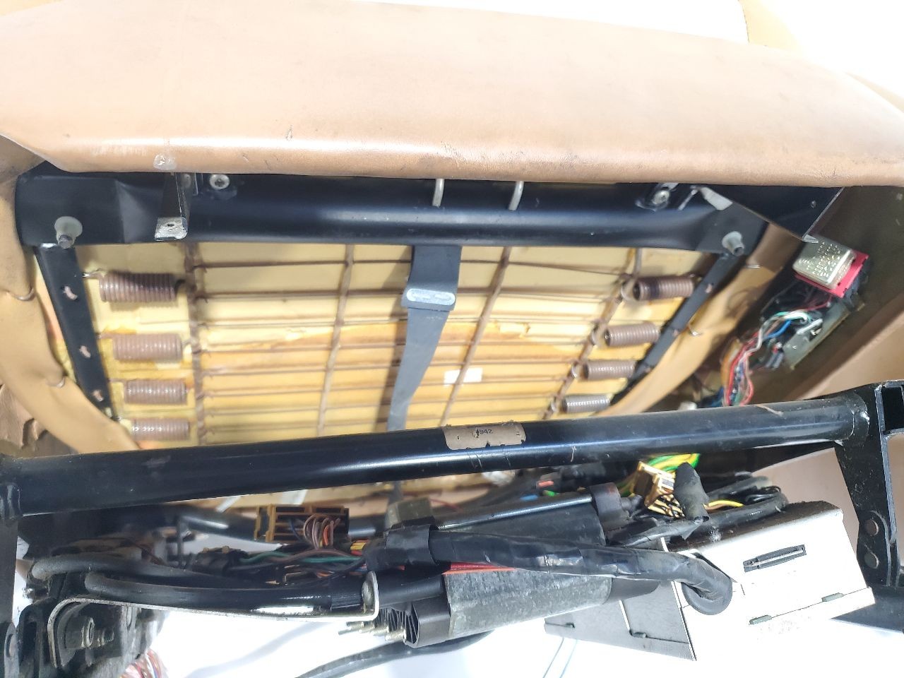 Used Seat Front fits: 1990 Bentley TURBO R Grade A