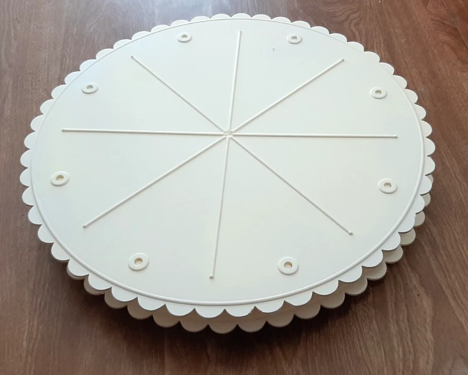 "Juego de 2 platos redondos de pastel de boda Wilton vintage borde festoneado 14"" con pilares" Foto 3 de 4