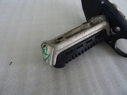 1. Suzuki GSX 750 ES Footrest Front Right Pedal - Picture 4 of 5