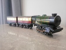 VINTAGE HORNBY MECCANO TYPE 20 CLOCKWORK TRAIN WITH TWO CARRIAGES
