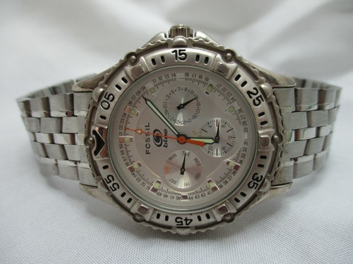 Fossilblau silber getönte Uhr wasserdicht 50 Meter Chronograph