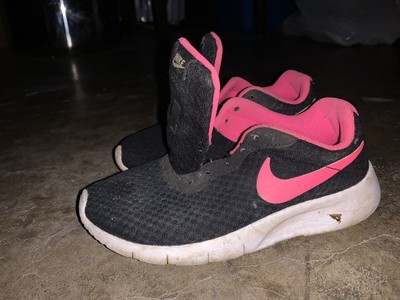 girls nike tennis shoes