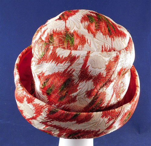 Vintage Miss Eileen Originals 1960s Poinsettia Red Gold Lame Cloche Bucket Hat - Picture 3 of 6
