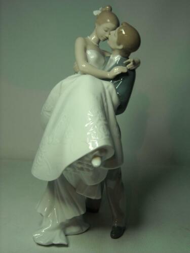 SUPERB Lladro THE HAPPIEST DAY Figurine 10.75" 27.25cm Tall 8029 Bride and Groom