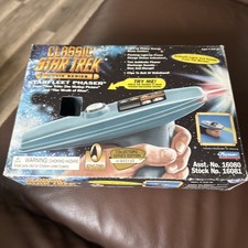 1996 Playmates Classic Star Trek Movie Series Starfleet Phaser NIB