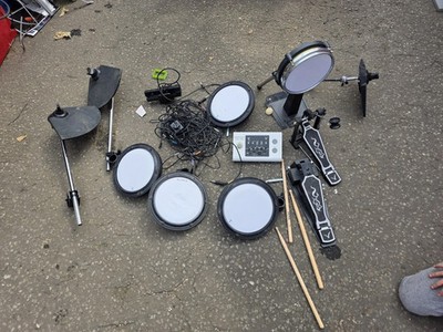 Millenium MPS-100 Electronic Drum Kit Bundle Pads Module Pedals Rack Sticks