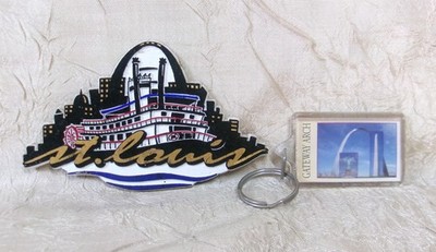 St Louis Gateway Arch Souvenir Magnet & Key Ring Set Missouri