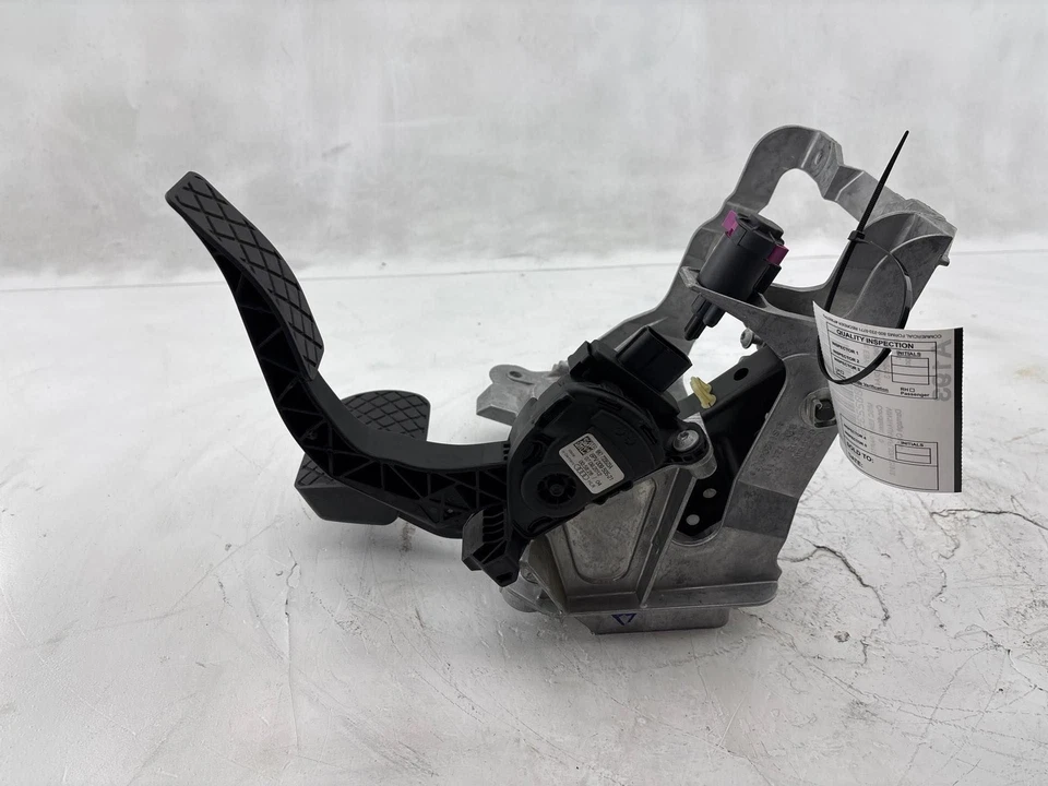 08-18 Audi A4 A5 Q5 Gas Accelerator Throttle Pedal & Brake Pedal Assembly OEM - Image 3 of 4
