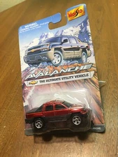 Maisto Red 2002 Chevrolet Chevy Avalanche Sport PickUp 1/64 Diecast