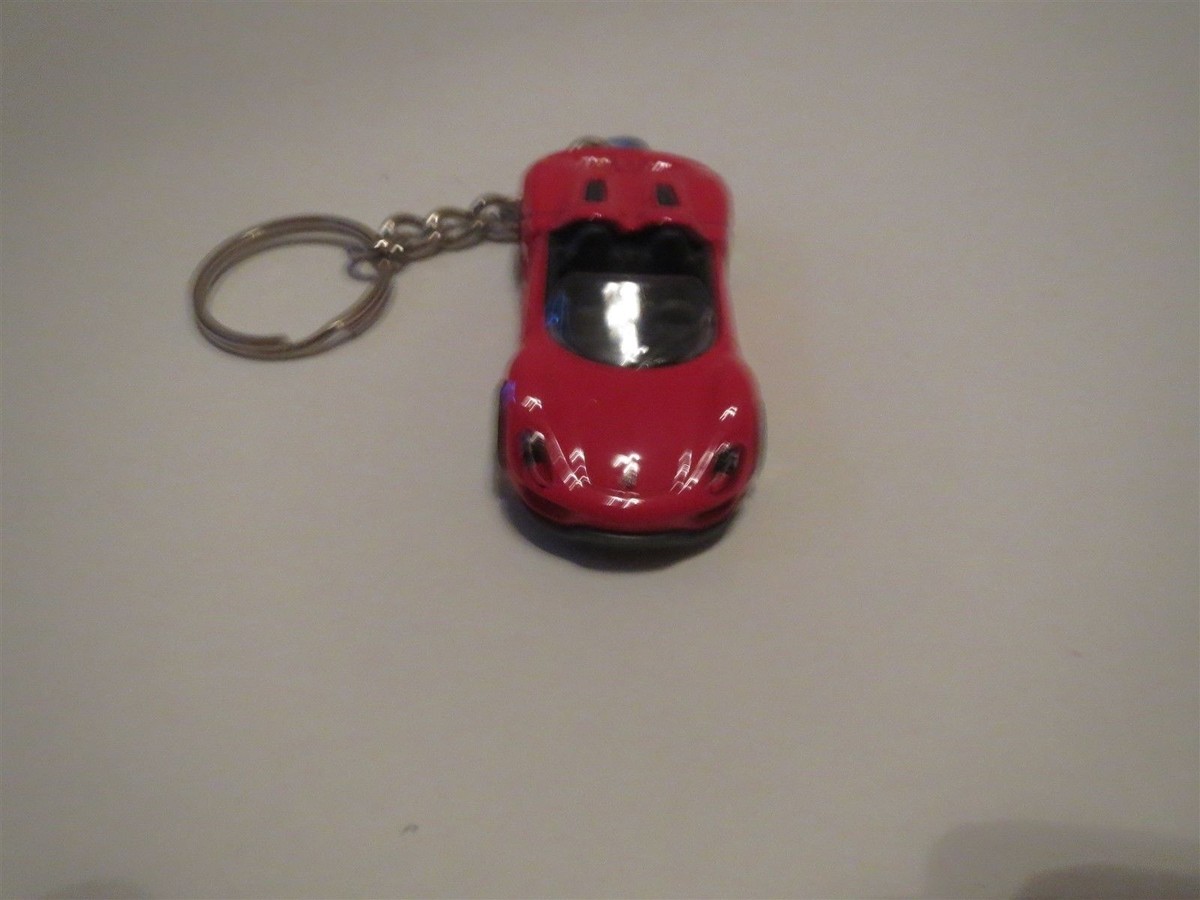 PORSCHE 918 SPYDER CONVERTIBLE DIECAST MODEL TOY CAR KEYCHAIN