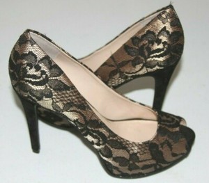 guess honora platform pumps