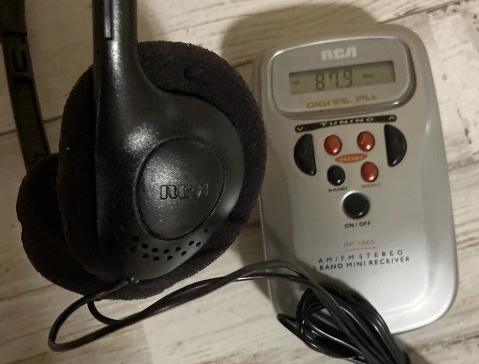 RCA Digital Tuning Personal AM/FM Stereo Radio NEW Model RP1665 w/ Headphones - Image 2 of 4