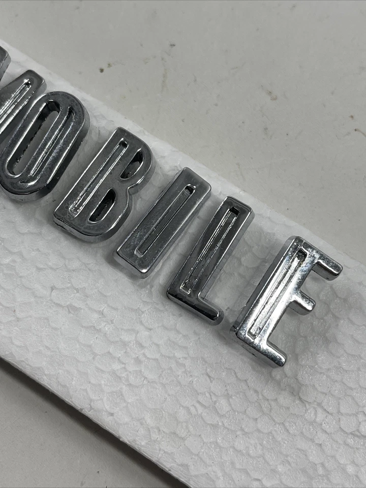 49 Oldsmobile 88 98 1948 capó maletero emblema conjunto de letras u4 Foto 4 de 4