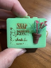 Vintage Snap Bonnet Travel Green Case With 3 D Bouquet With Unused Cap Inside