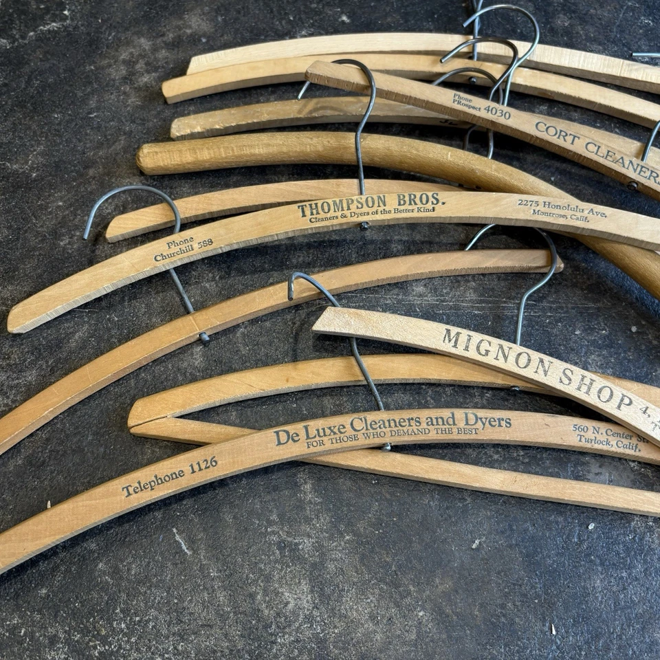 Lote de 11 perchas publicitarias vintage de madera Foto 2 de 4