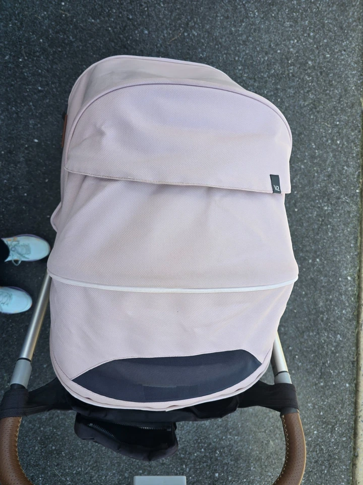 Cochecito UPPAbaby CRUZ V2, Alicia/Rosa-Ligeramente Usado-Bandeja para Snacks y Organizador Incluido Foto 2 de 4