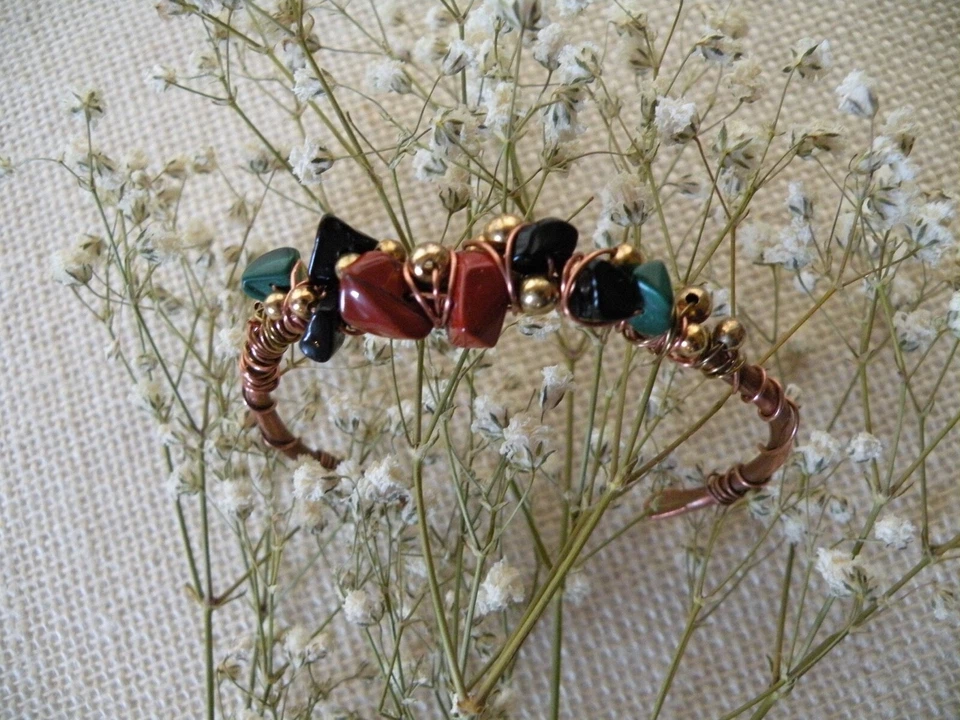 Brazalete de cobre brazalete jaspe rojo obsidiana malaquita cuentas de latón arte artesanal de alambre Foto 3 de 4