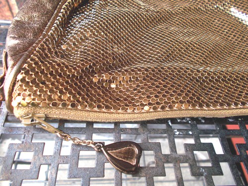 Vintage 1970s 80s WHITING AND DAVIS Silver Mesh Hooker/Disco Purse! - Picture 2 of 2