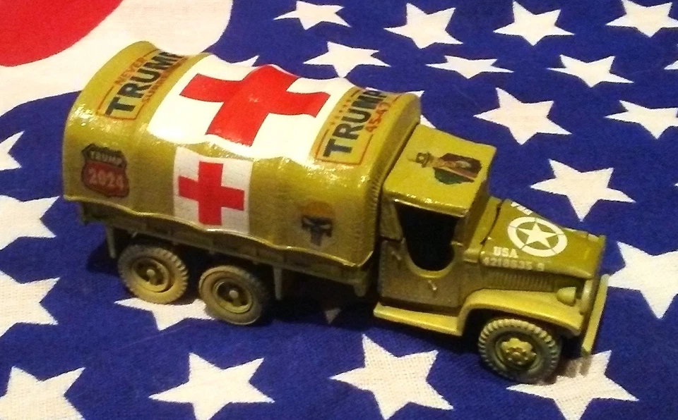 DONALD TRUMP CUSTOM D/C ARMY RED CROSS TRUCK NEW / 1/64 - Image 2 of 4