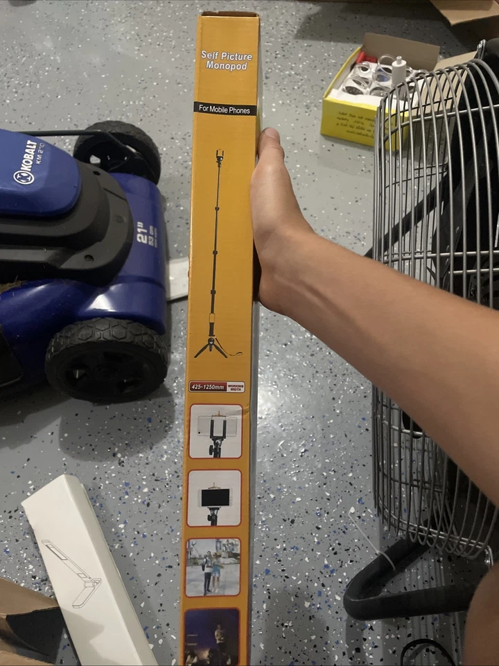 Yunteng Length 47” Portable Aluminium Bluetooth Remote Selfie Stick and Tripod - Image 3 of 4