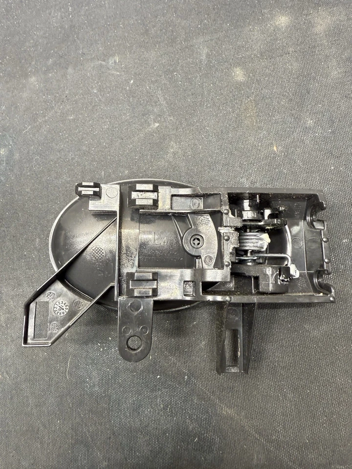 Manija de puerta interior delantera izquierda lado del conductor Nissan Versa 2012-2019 OEM Foto 2 de 4