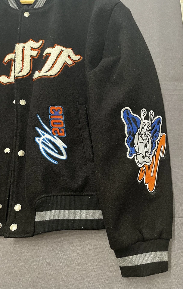 Varsity Jacket Off White - Imagen 3 de 4