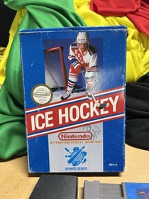 Ice Hockey (Nintendo Entertainment System, 1988) casi completo con caja sin manual
