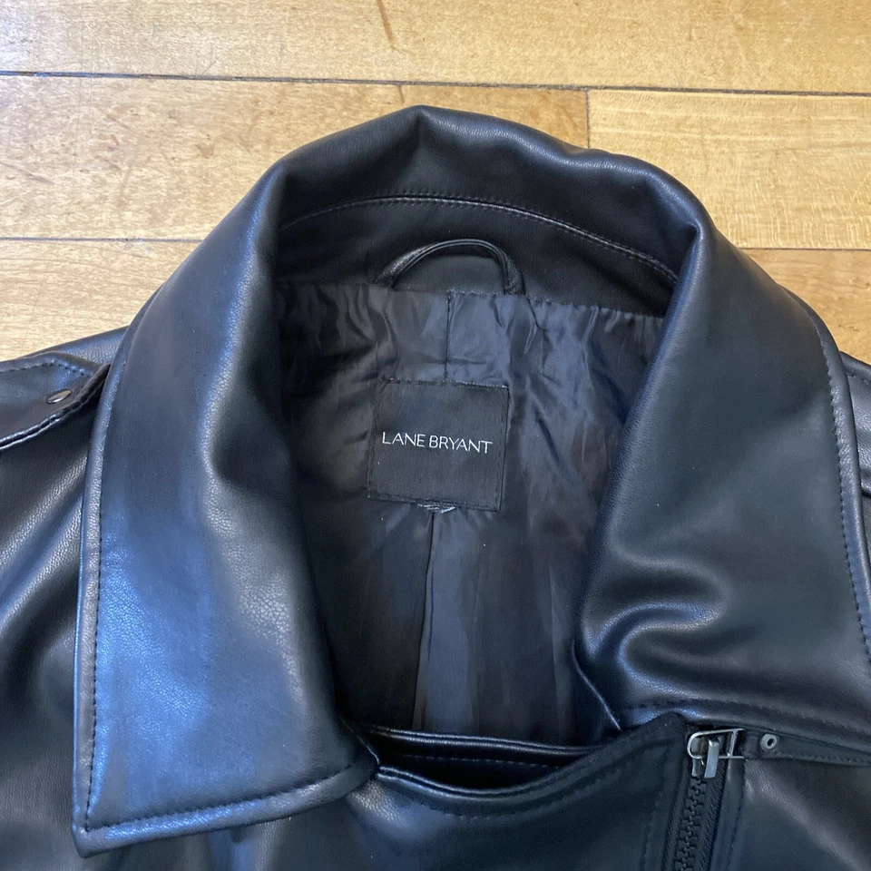 Chaqueta para mujer Lane Bryant talla L? Bombardero de cuero sintético de poliéster negro Foto 2 de 4