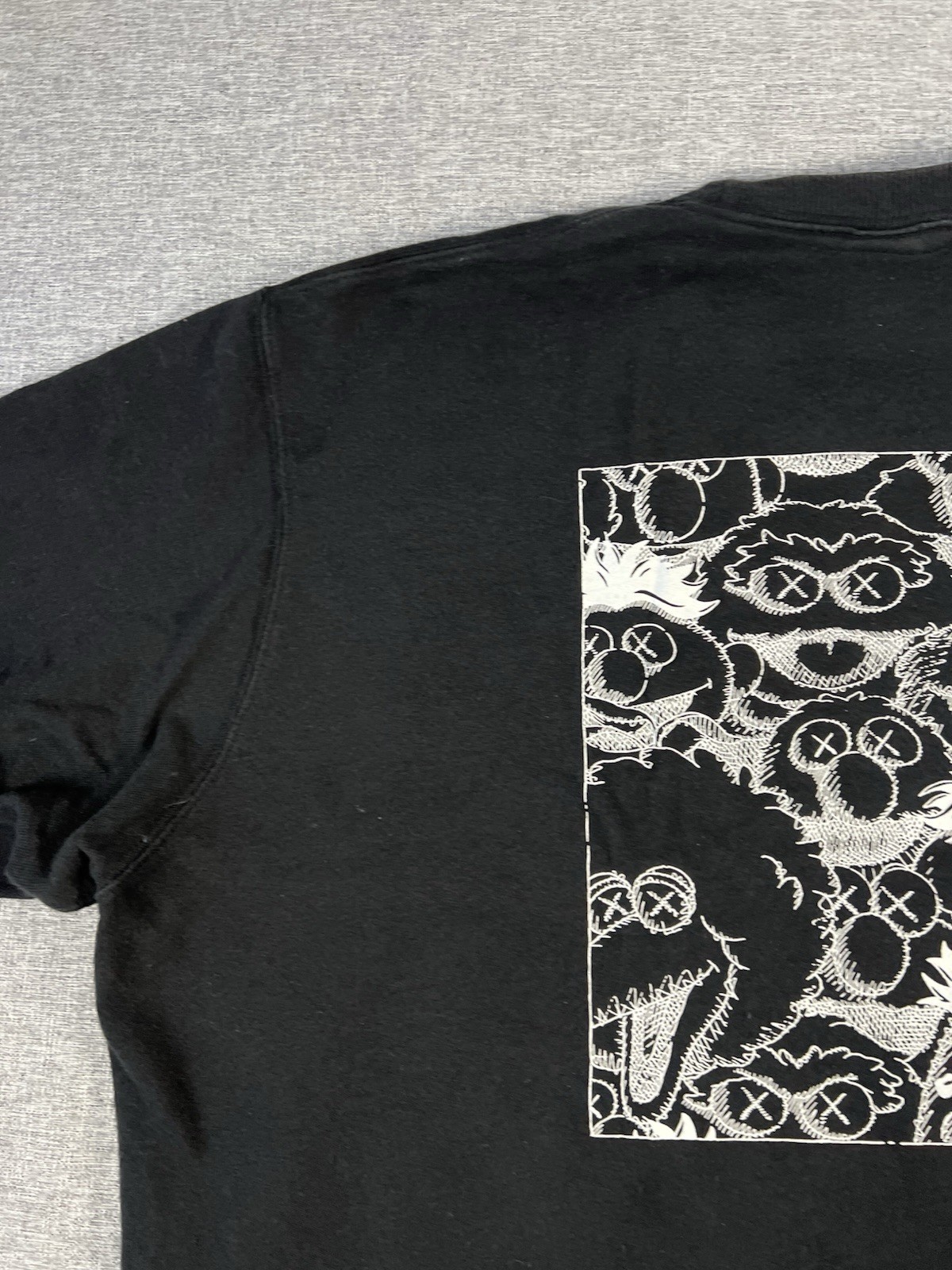 Uniqlo x Kaws Sesame Street Sweater Mens Large Black Street Wear Crew Neck thumbnail 13