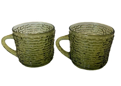2 ANCHOR HOCKING SORENO Retro Avocado Green Glass Cup Mugs Tree Bark Style