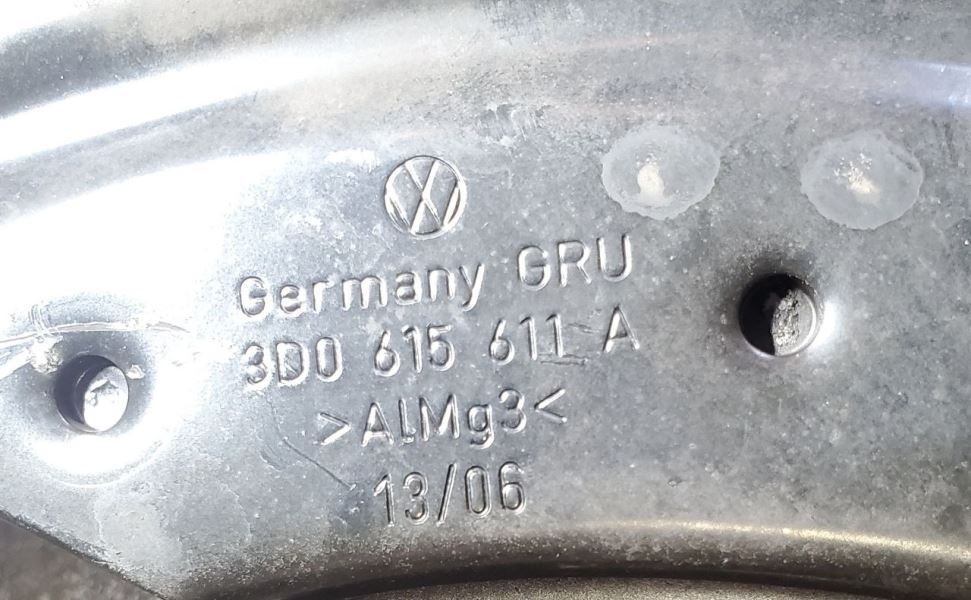 2007 Bentley Continental GTC OEM Left Rear Knuckle Stub 