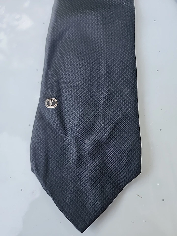 Corbata Valentino 100% Seda 3 1/4" X 57" Hecha en Italia. Foto 2 de 4