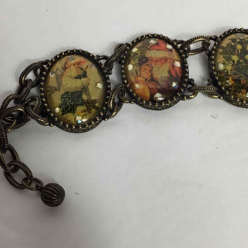 Vintage AVON Cameo Bracelet Holiday Memories Victorian Santa Antiqued Gold Tone - Picture 2 of 5