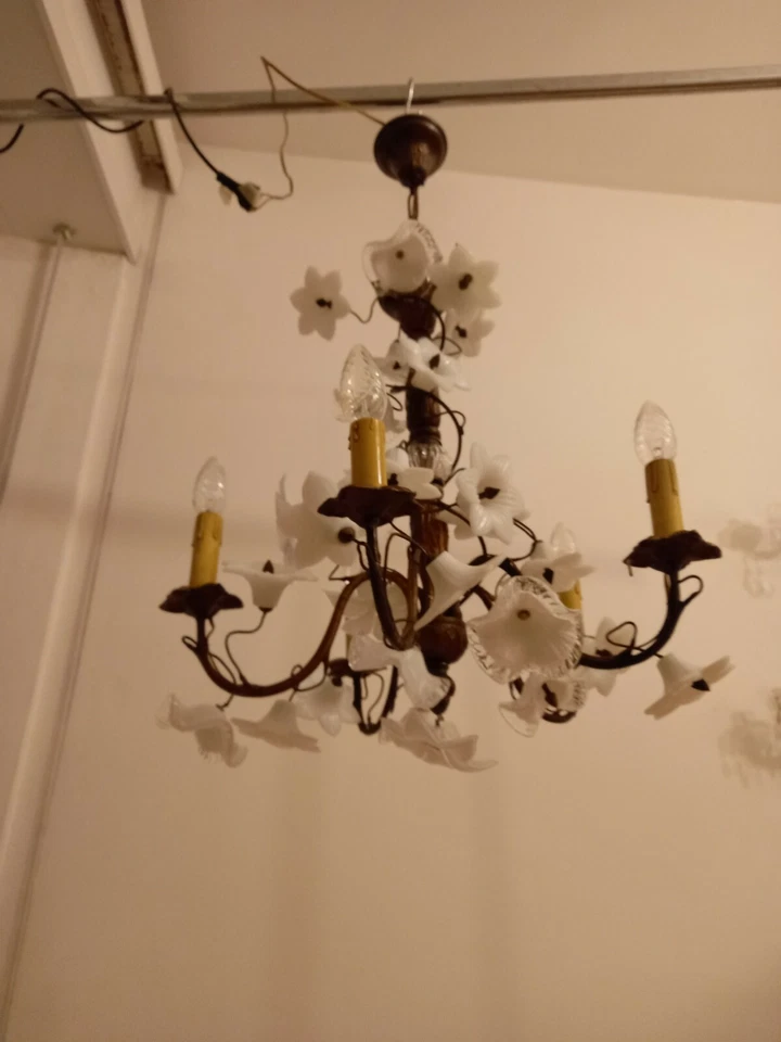 Lindo lustre antigo vintage bronze bronze flores brancas brilho - Imagem 2 de 4