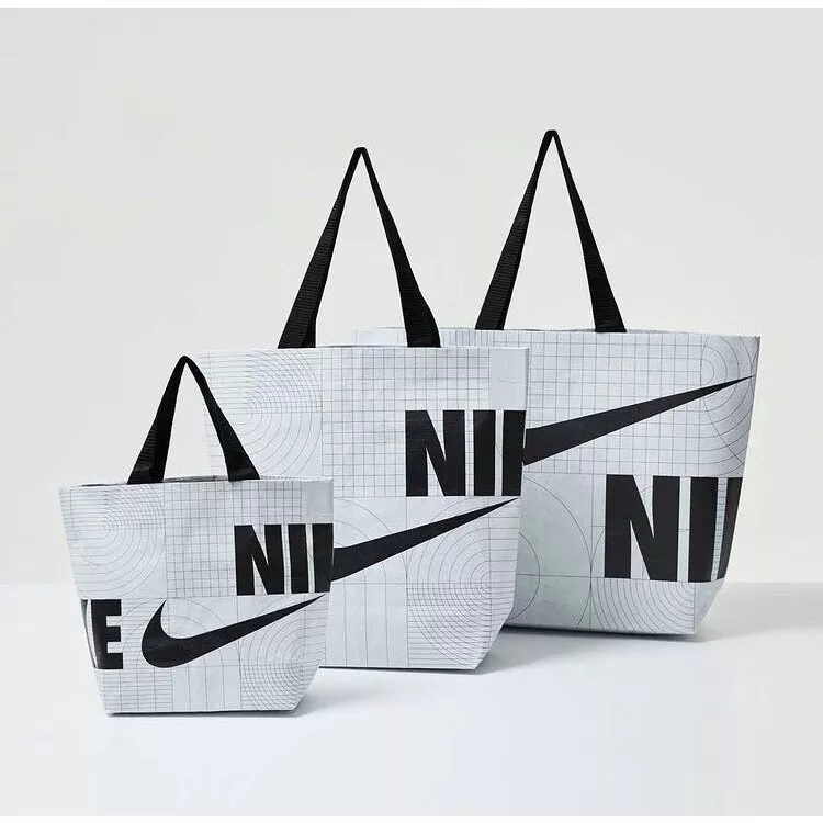 Nike Tech Cross-Body Bag (4L). Nike.com