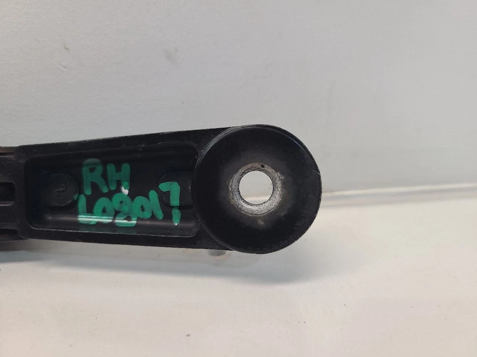 Volkswagen Beetle GLS 2004 pasajero brazo limpiaparabrisas delantero derecho Foto 4 de 4