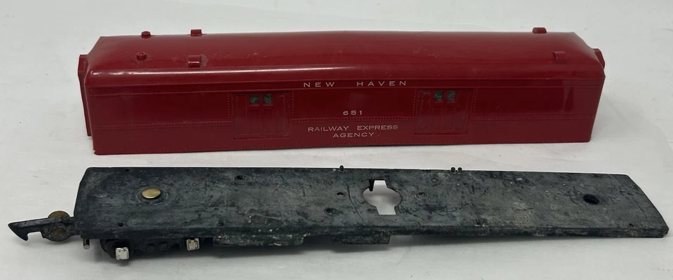 3 Vintage  American Flyer Lines Passenger Cars: 1-651, 2-650s, Need A LITTLE TLC - Image 3 of 4