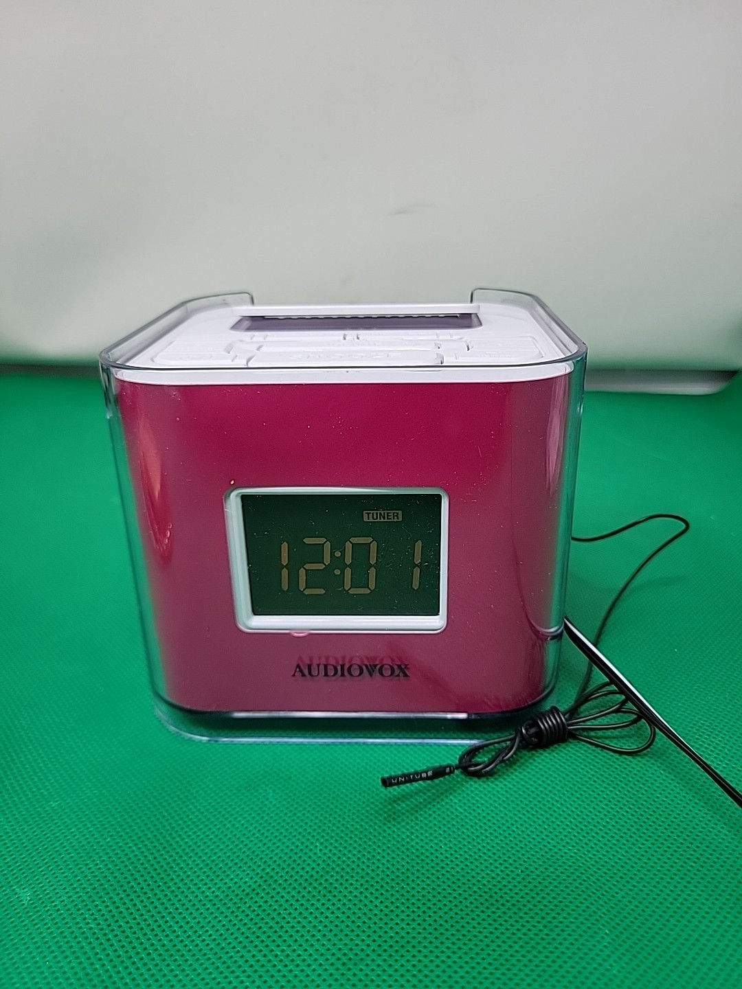 Audiovox CR 8030 i E 5 Dual Alarm Clock AM/FM DORM Dock for i Pod i Phone Pink 4 GB image