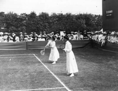 May Sutton of the USA and Blanche Hillyard of Britain 1908 OLD PHOTO