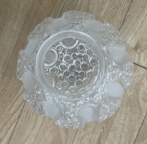 STYLISH ART DECO TEXTURED CLEAR GLASS TABLE OR PENDANT LAMPSHADE - Picture 3 of 3