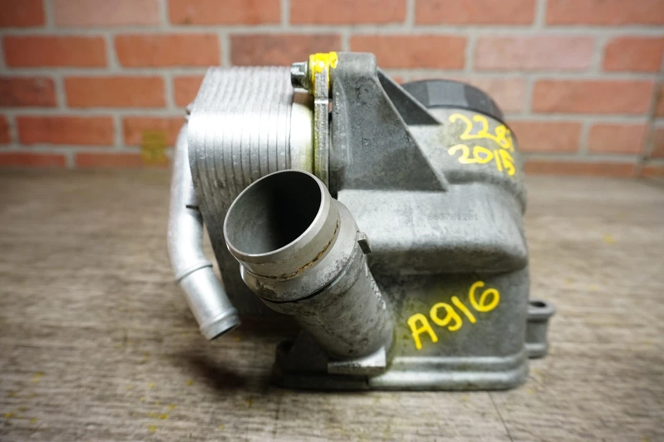 BMW 228I XDRIVE F23 2015-2016 2,0 L motor gasolina filtro aceite carcasa enfriador 76 k OEM Foto 4 de 4