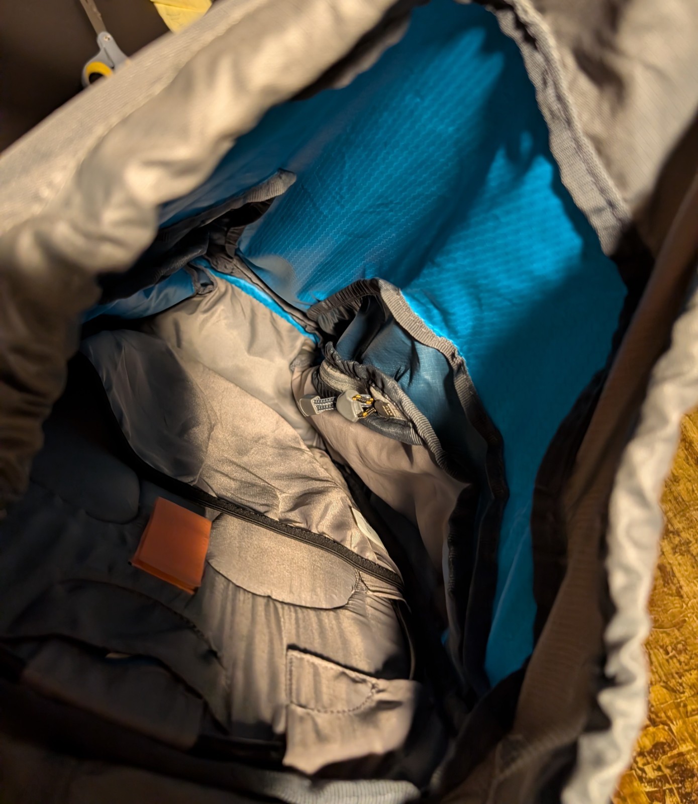 Deuter Unisex ACT Trail 28 SL Backpack in Bright Blue - Trekking Hiking Daypack