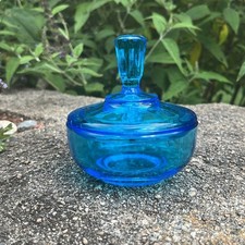 Nuevo Martinsville Vidrio Queen Anne Azul Vintage Polvo Puff Caja con Tapa