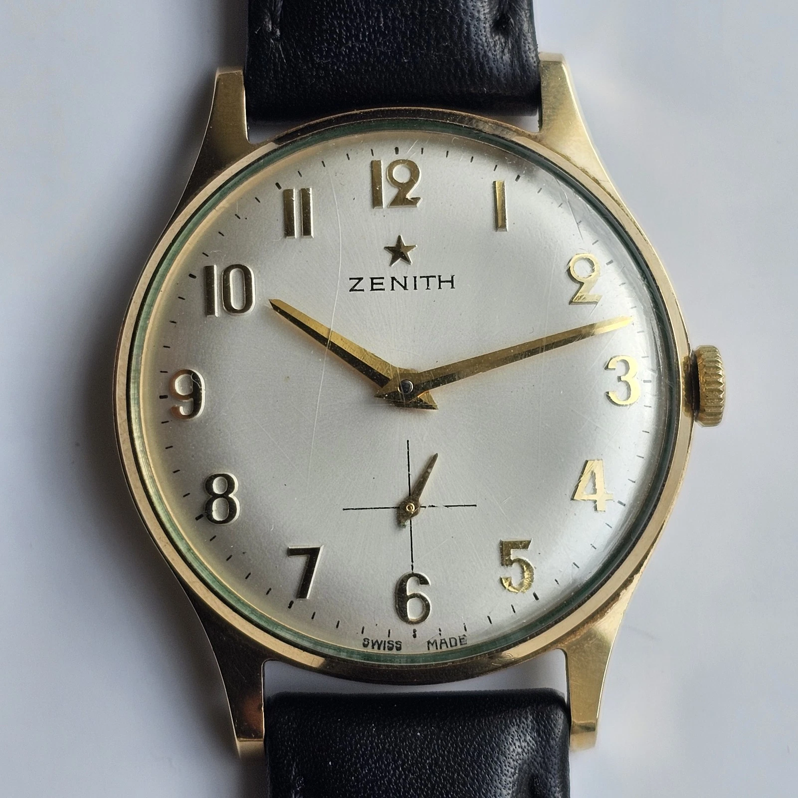 Zenith — Vintage 9k Solid Gold Zenith Hand-Winding Men's Wristwatch Cal 2541
