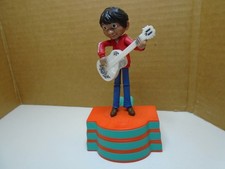 DISNEY PIXAR COCO MIGUEL PLAYING GUITAR PUSH PUPPET TOY DIS1305 